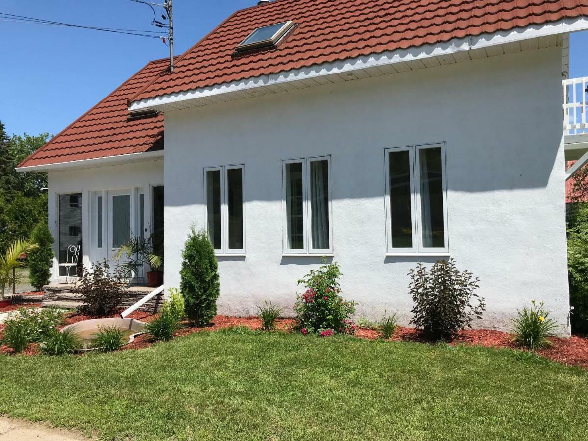 La Maison Du Village, Spa Шауиниган Екстериор снимка