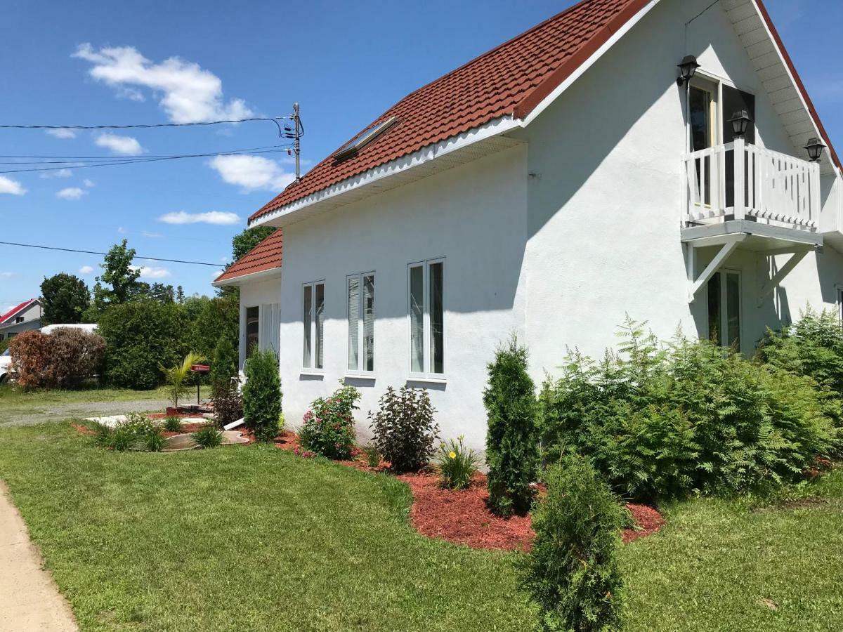 La Maison Du Village, Spa Шауиниган Екстериор снимка