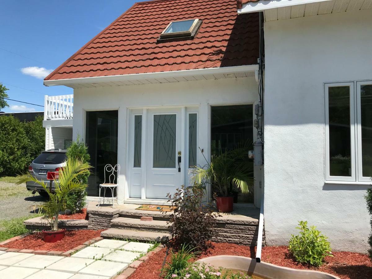 La Maison Du Village, Spa Шауиниган Екстериор снимка